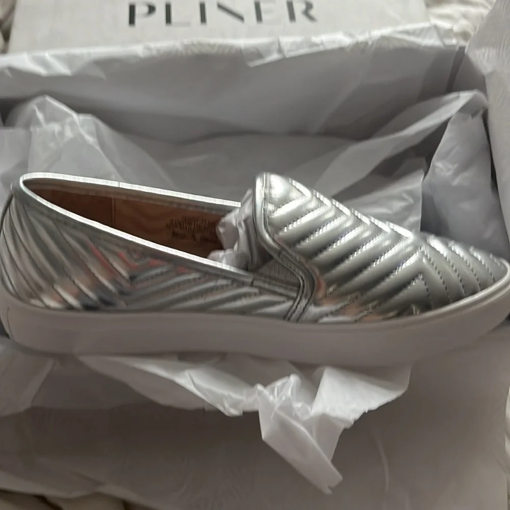 NIB Donald Pliner Pammy Women's Metallic Silver Quilted Slip-on Sneaker